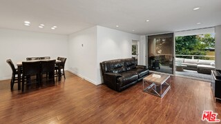 Foto del edificio - 723 Palisades Beach Rd