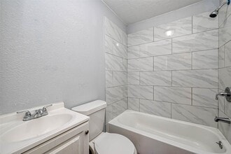 Building Photo - 5431 Willow Glen Dr