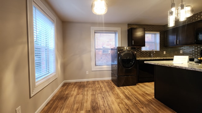 Building Photo - 411 S Geyer Rd