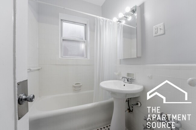 Foto del edificio - 6930 N Greenview Ave