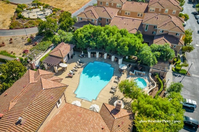 Building Photo - $500 Off First Month | 1 Bed 1.5 Bath Condo w/ Garage | Natomas