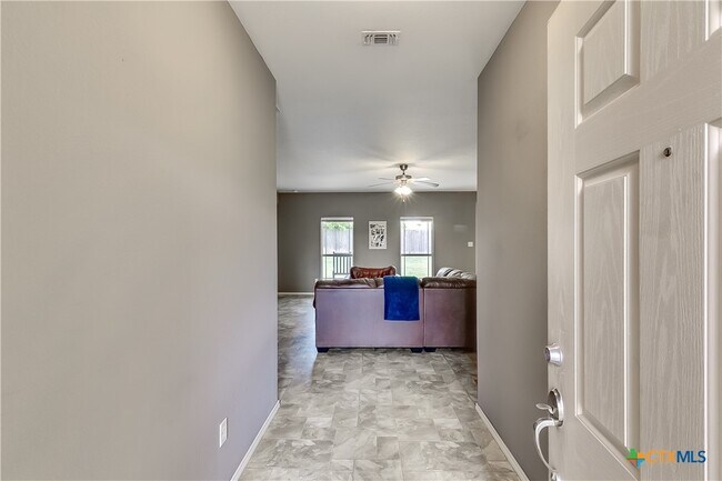 Foto del edificio - 5102 Screaming Eagle Cir