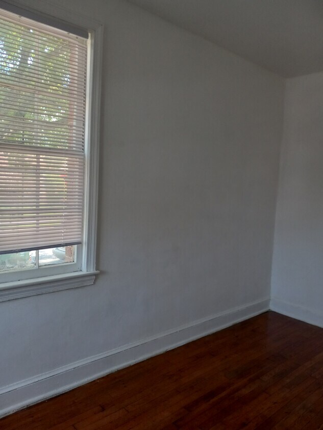 Primary Photo - 225 35th St NE