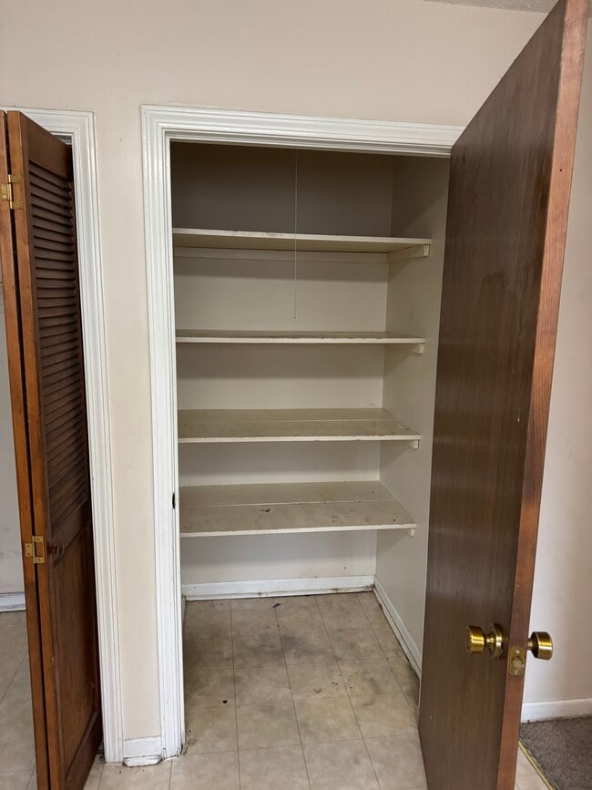 Large pantry - 121 Country Village Ct