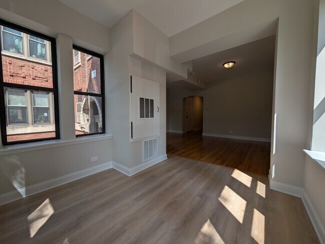Foto del edificio - 2323 N Kedzie Blvd