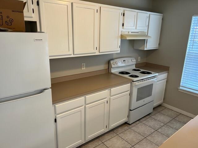 Building Photo - "Charming 2-Bed, 2-Bath Townhouse Retreat ...