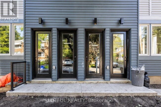 Building Photo - 516 Tweedsmuir Ave