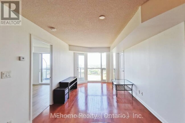 Photo du bâtiment - 5793-5793 Yonge St