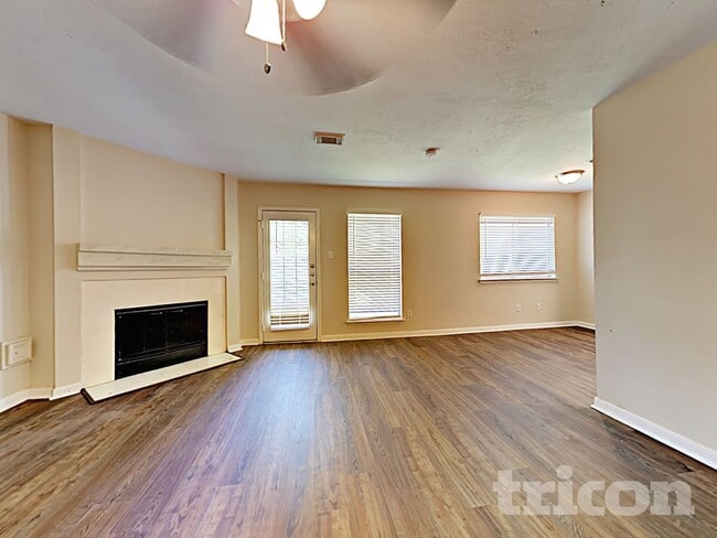 Building Photo - 20103 Bambiwoods Dr