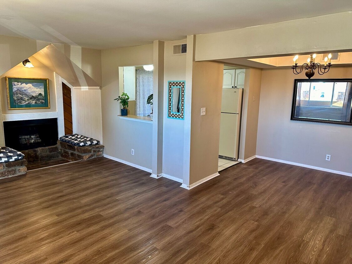 Foto principal - Beautiful move in ready first story condo.
