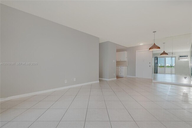 Building Photo - 200 S Birch Rd