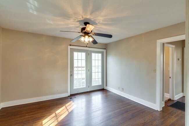 Foto del edificio - 1211 Saturn Dr