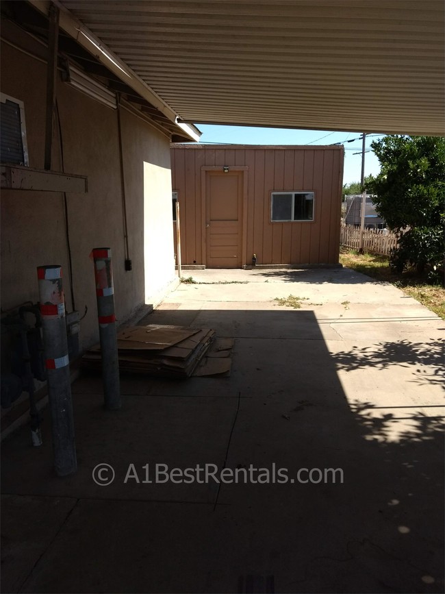 Building Photo - 3442 Santa Fe Ave