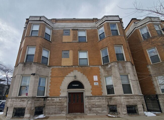 Building Photo - 4858 S Prairie Ave