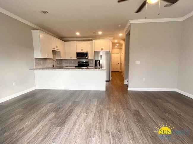 Building Photo - Custom Fort Walton Beach Townhouse in Gate...