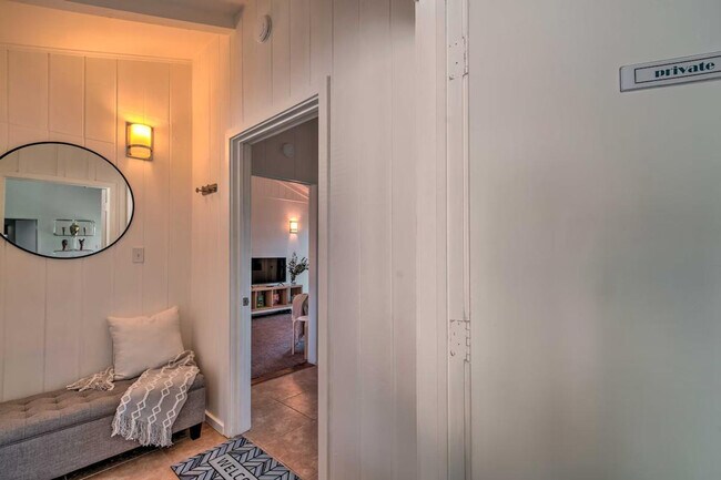 Foto del edificio - 2933 La Combadura Rd