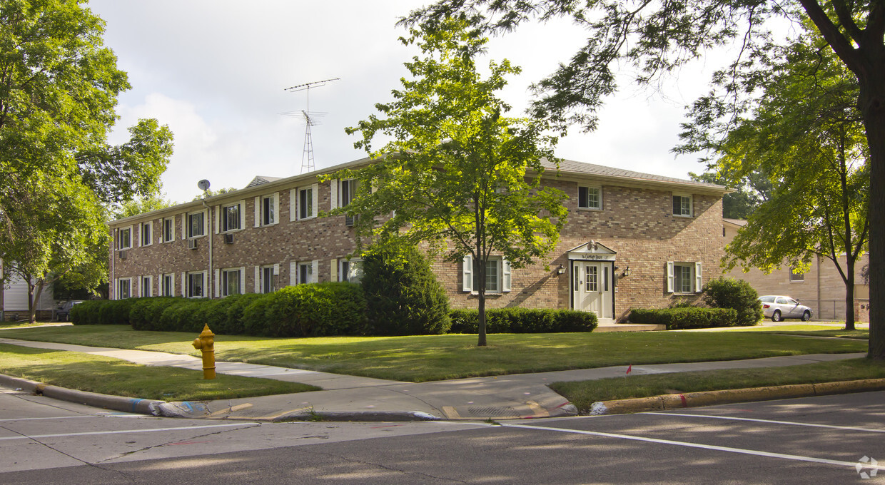 Building Photo - Carriage House