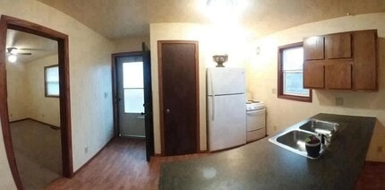 Building Photo - 1205-1207 Lakeview Dr