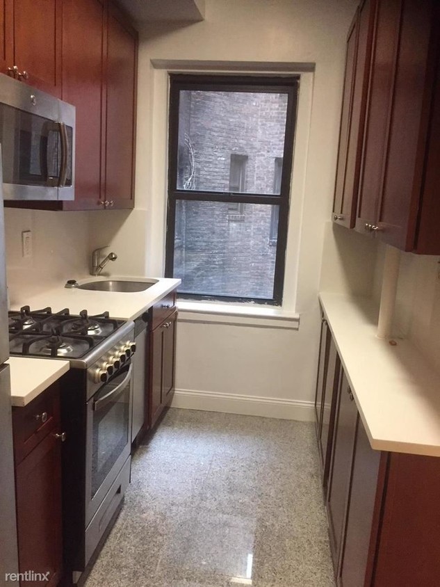 Foto principal - 2 br, 1 bath Apartment - 1550 York Ave