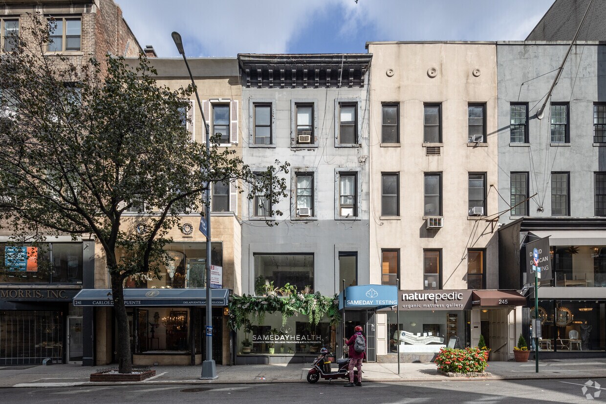 Foto principal - 243 E 60th St