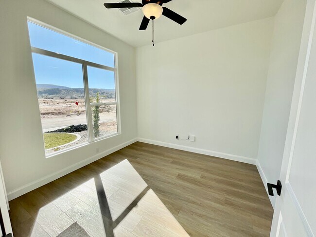 Foto del edificio - Four-Bedroom Home in Washington Fields