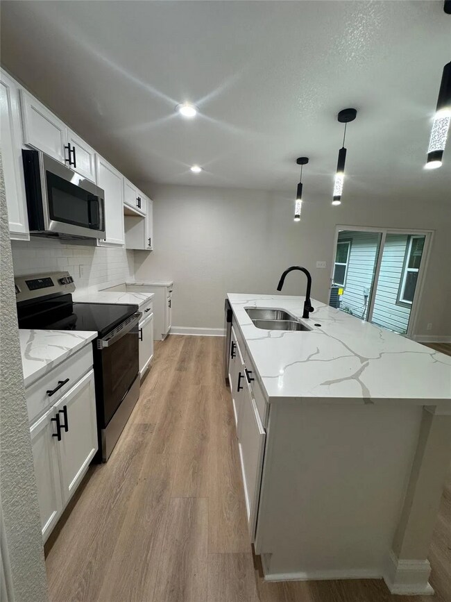 Foto del edificio - 728 Hilltop Cir