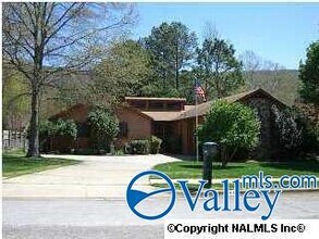 Building Photo - 9405 Hartwick Cir SE