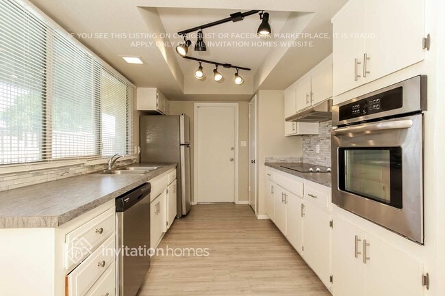 Building Photo - 4232 W Frier Dr