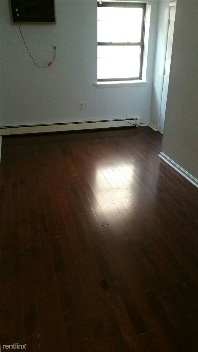 Building Photo - 2 br, 1.5 bath  - 5700 Mosholu Ave