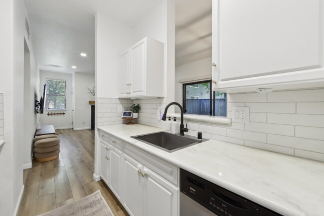 Foto del edificio - 7104 Cross Creek Cir