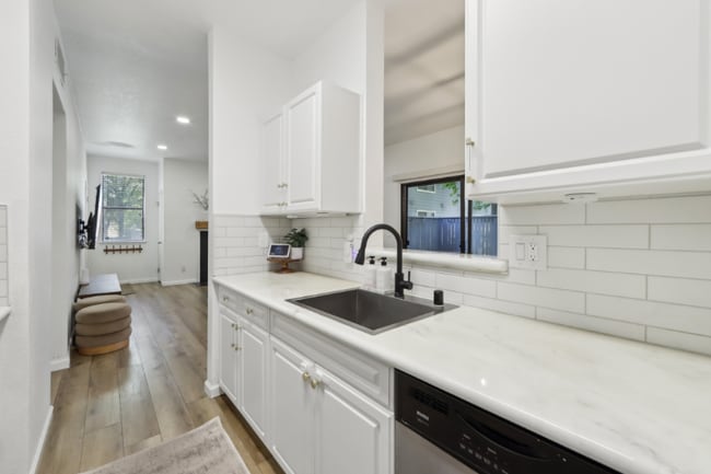 Building Photo - 7104 Cross Creek Cir