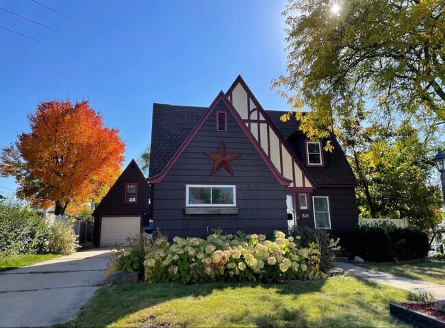 Building Photo - 324 W Milwaukee St