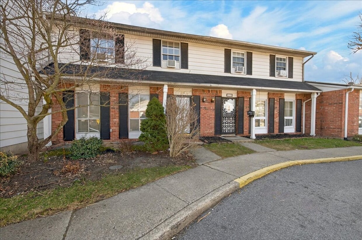 Photo - 715 - 717 Southfield Ct.