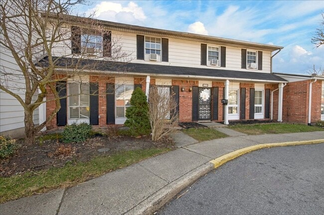 Photo - 717-717 Southfield Ct Apartment