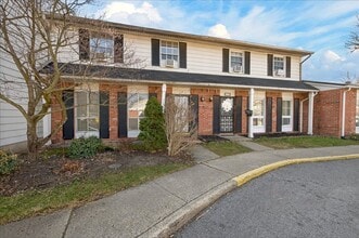 Building Photo - 717-717 Southfield Ct