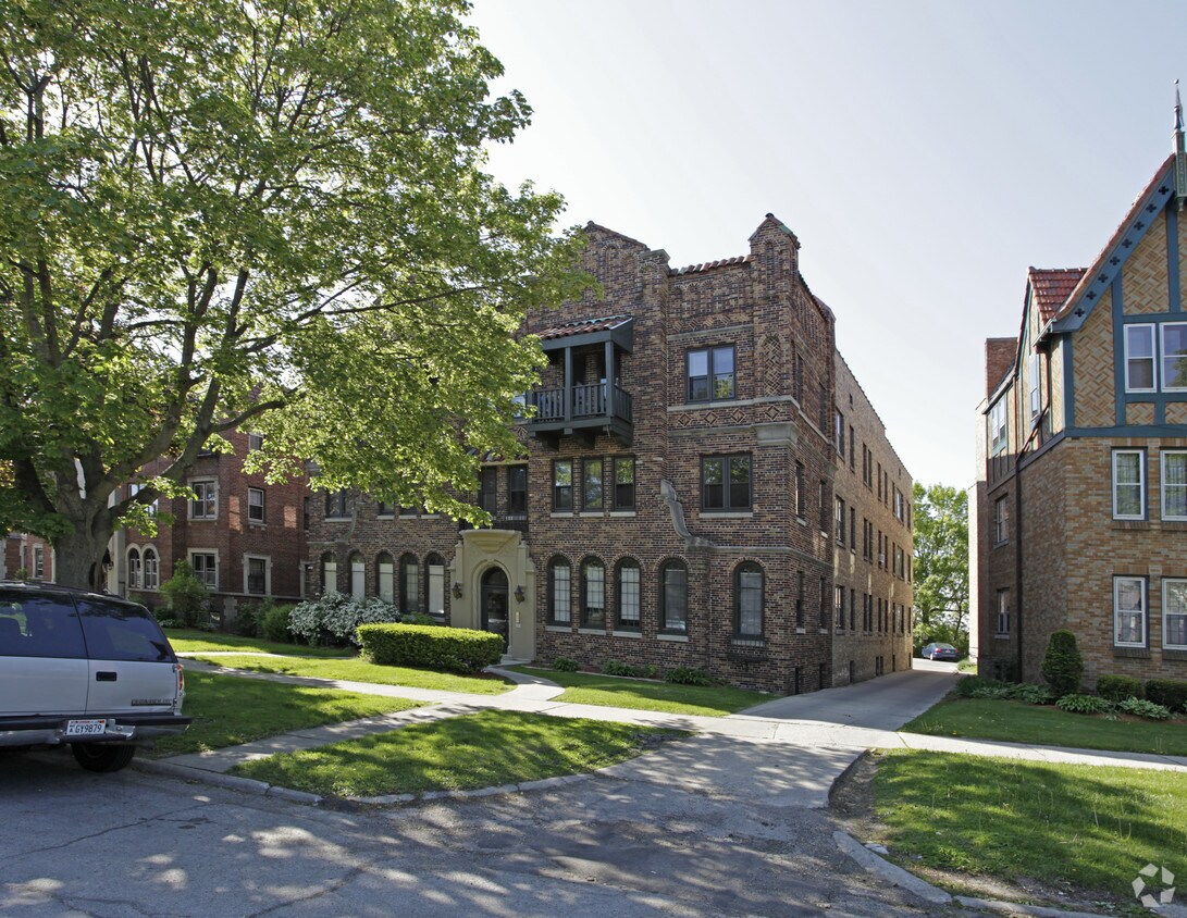 Primary Photo - 4141 W Juneau Ave