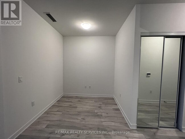 Photo du bâtiment - 4655 Metcalfe Ave