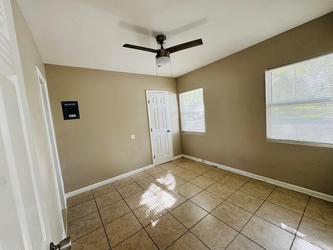 Building Photo - 602 Texas Ct