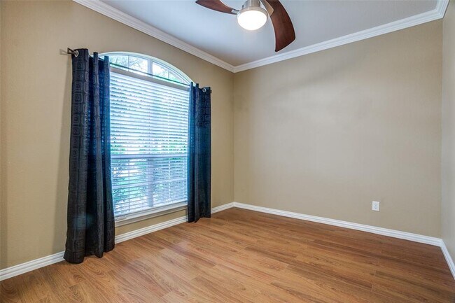 Foto del edificio - 2440 Harbour Dr