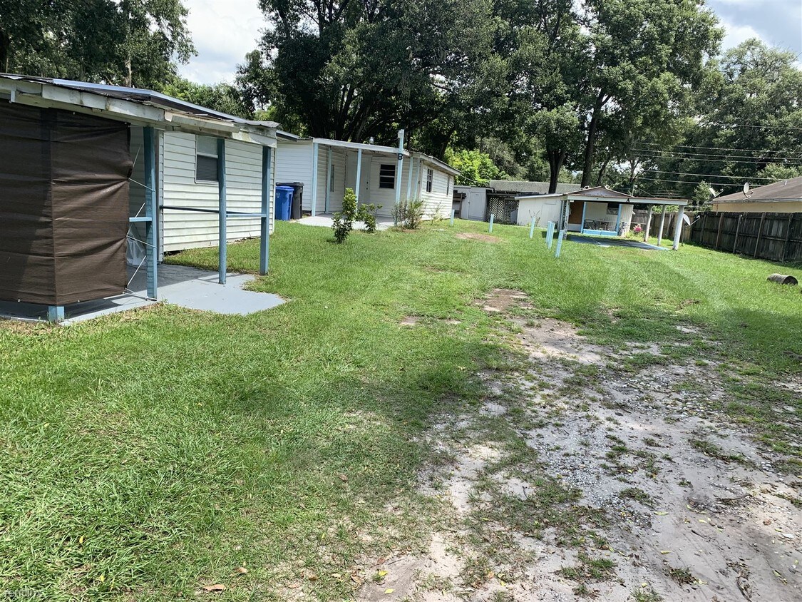 5209 Bogdonoff Dr, Seffner, FL 33584 Room for Rent in Seffner, FL