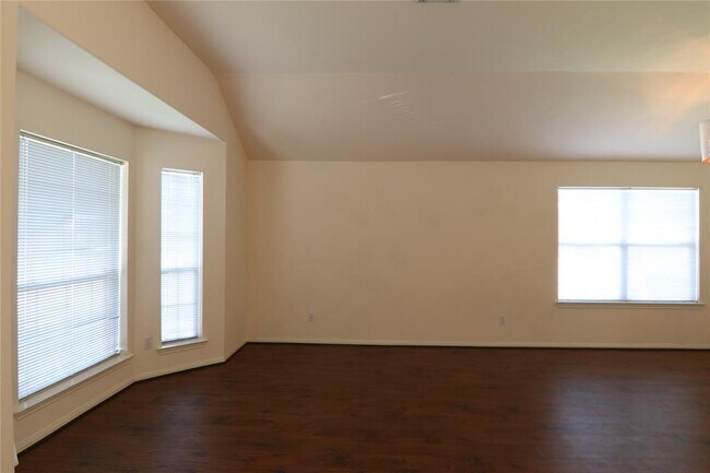 Building Photo - 2210 Plum Square Ct