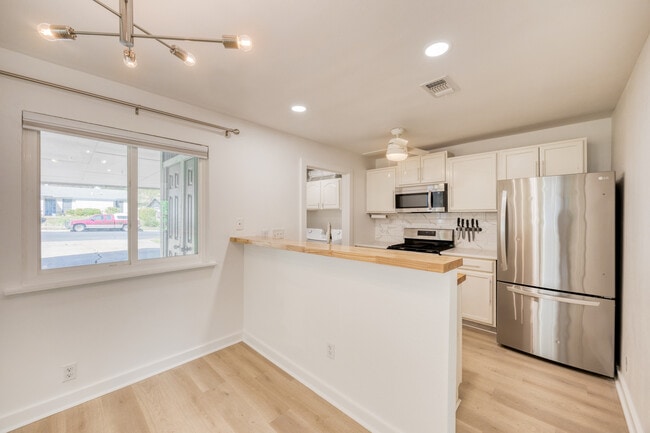 Building Photo - 5407 Spring Meadow Rd