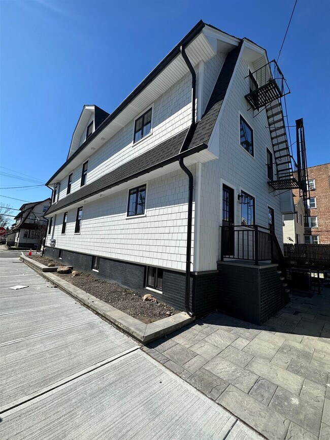 1000 85th St Unit 3, North Bergen, NJ 07047 Room for Rent in North
