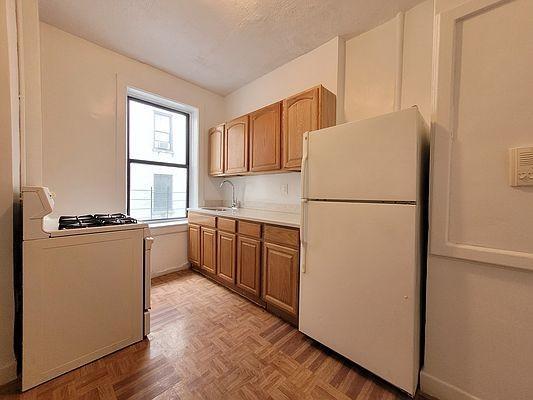 Foto del edificio - 2 bedroom in BRONX NY 10467