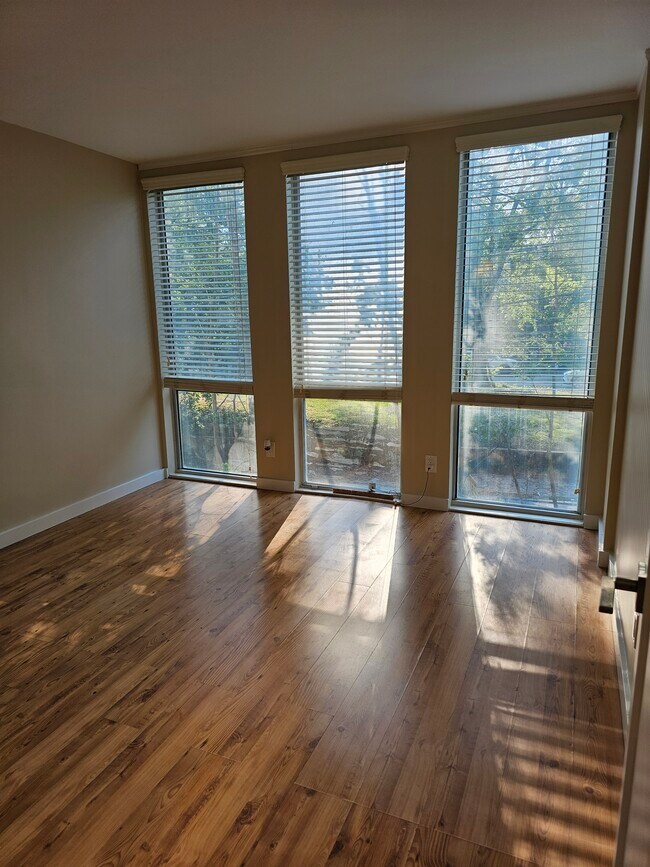 Foto del edificio - 287 14th St NW