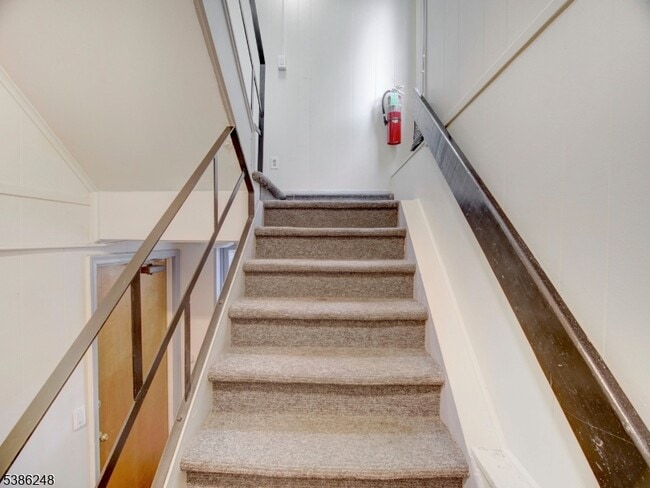 Building Photo - 850 Bloomfield Ave