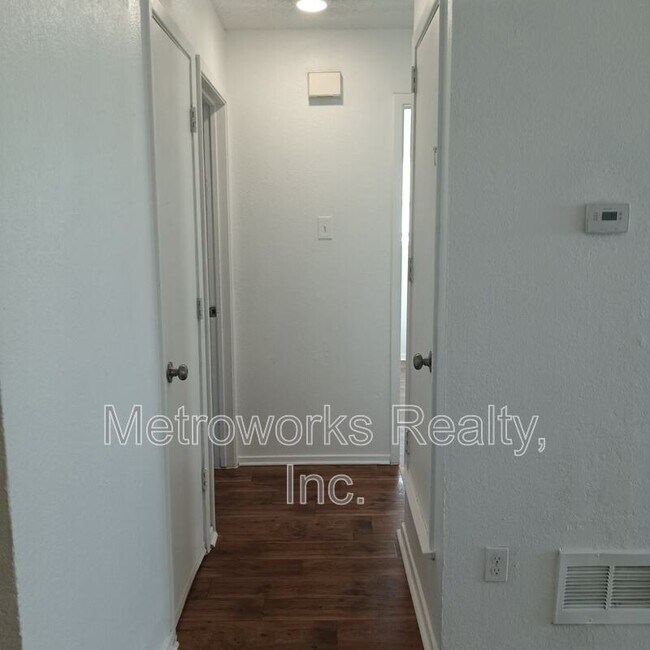 Building Photo - 200 Pine Meadow Dr
