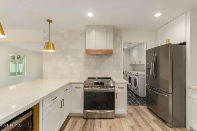 Building Photo - 5012 E Andora Dr