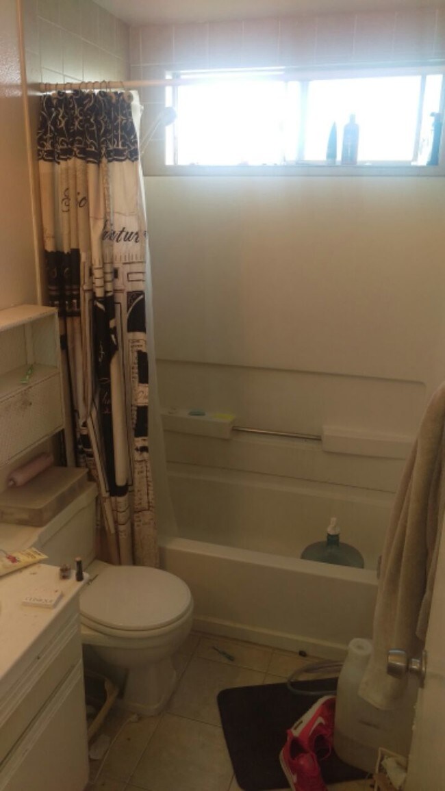 Bathroom - 601 S Tremont St