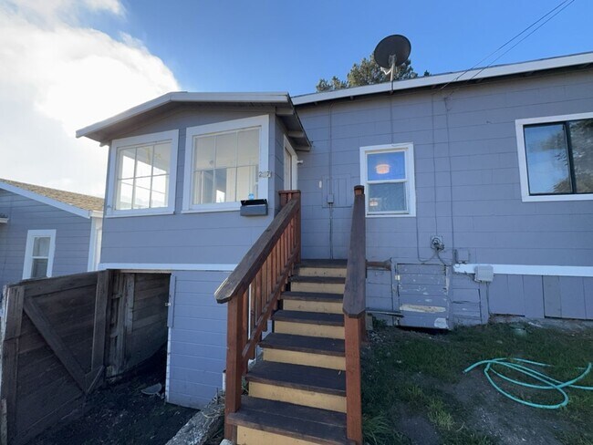 Foto del edificio - 207-209 Ash [PRM: Renee]